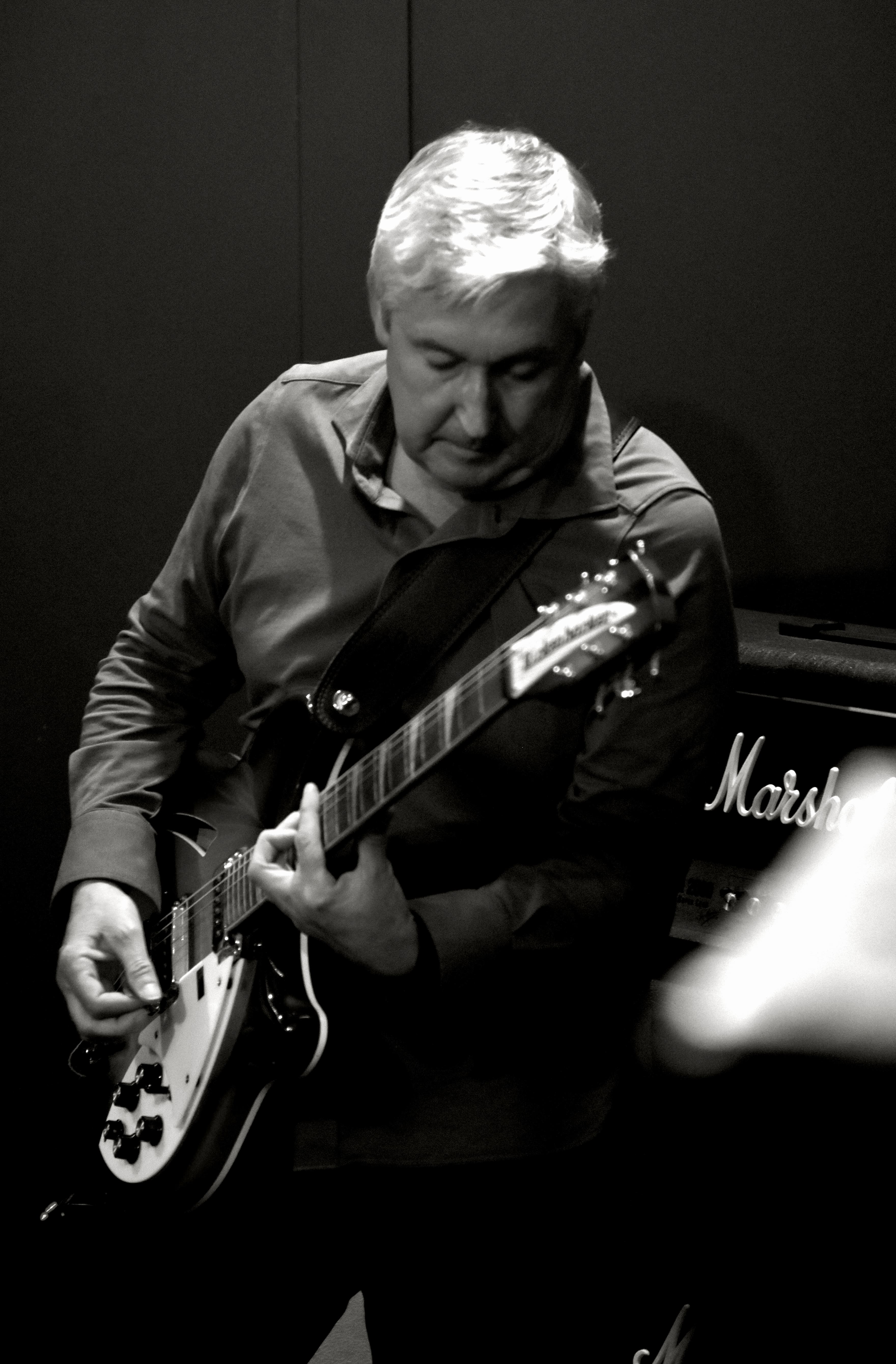 Joe, Rhythm guitar & backing vocals